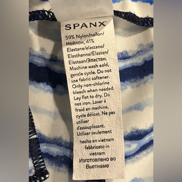 Spanx sunshine shorts in blue painted stripe 4”size XL - Picture 7 of 8